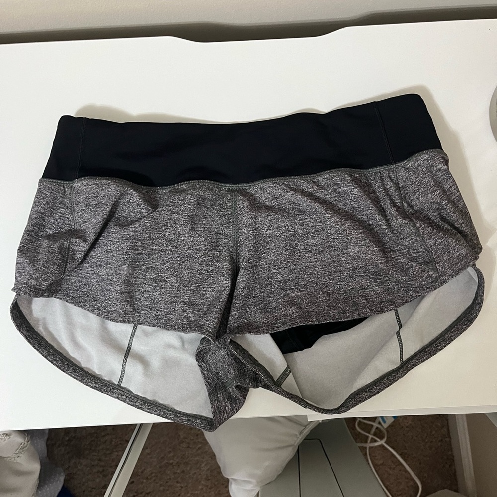 Lululemon Speed up low lined shorts 2.5” Size 6 Heather lux multi black/black